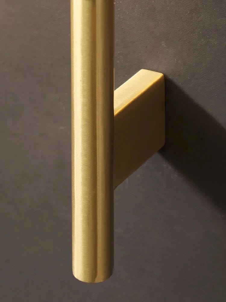 Leap-Modern Wall Light with Teardrop Shape and Crystal