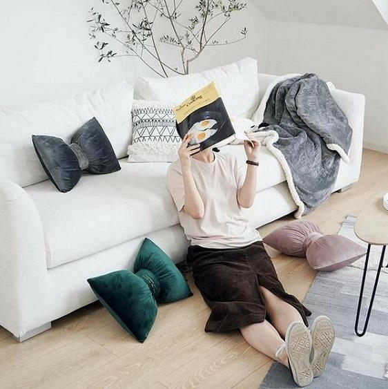 Aria - Bow Knot Neck Support Velvet Pillow | Bright & Plus.