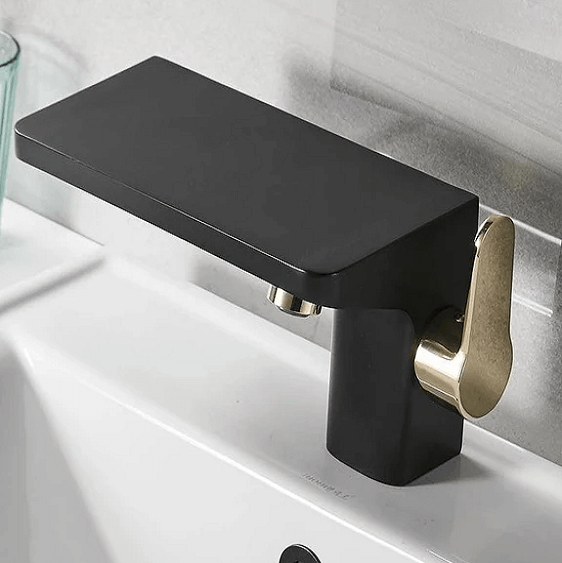 Portia - Porcelain Faucet with Mini Shelf | Bright & Plus.
